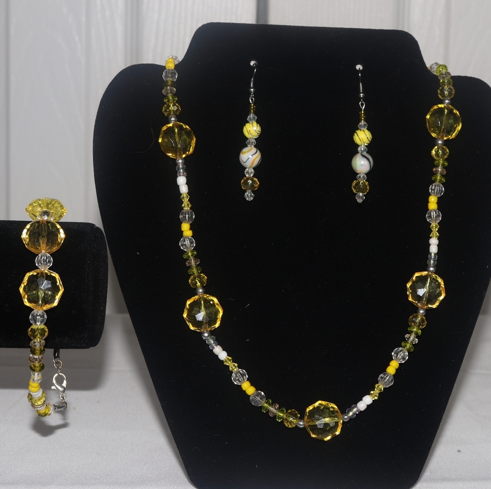 Elegant Yellow Beaded Jewelry Set